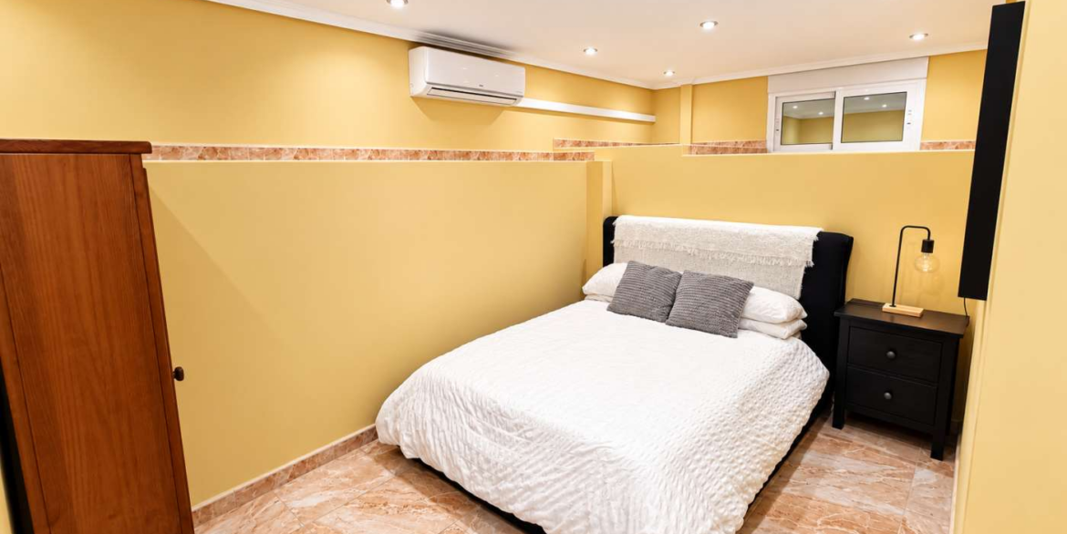 14760_impressive_6_bedroom_villa_with_private_pool_and_bar_221026111337_47