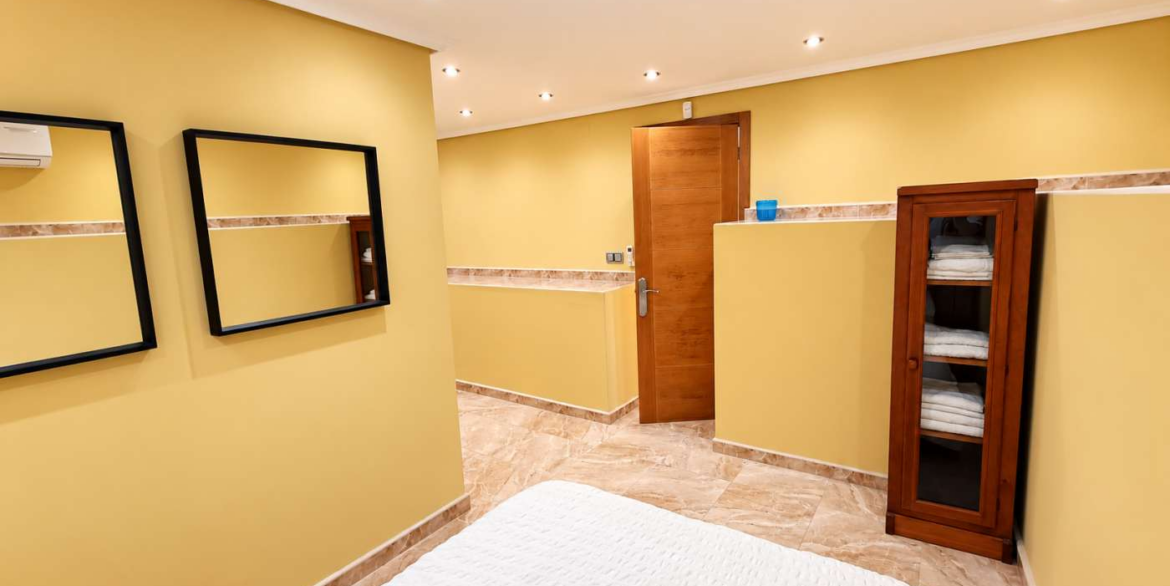 14760_impressive_6_bedroom_villa_with_private_pool_and_bar_221026111458_50