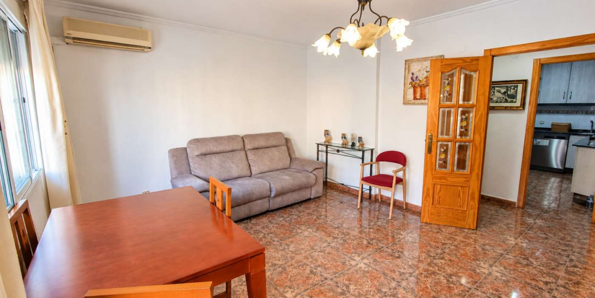 14801_410790_281026133133_salon_comedor_luminoso_con_puertas_abiertas