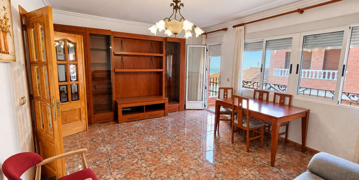 14801_410790_281026133134_cocina_moderna_en_tonos_madera_y_granito