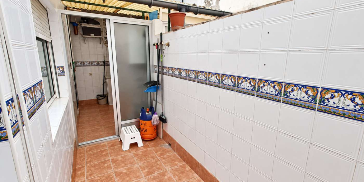 14801_410790_281026133301_rincon_de_estudio_con_vitrina_de_madera