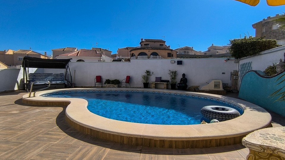Villa Pool