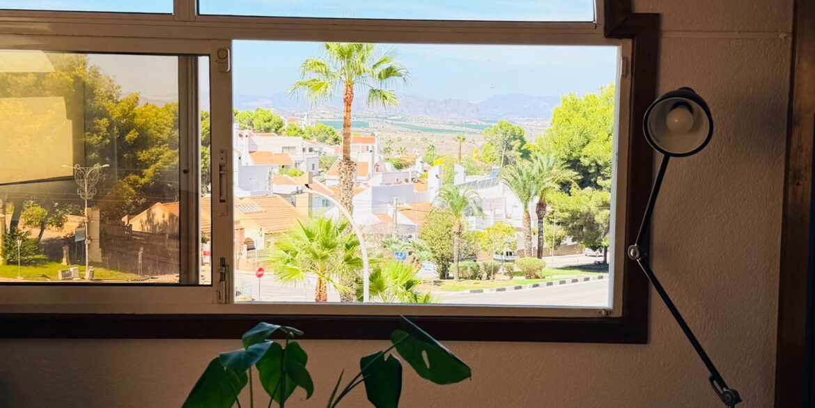 o_1k32fina0hpel11f30cmb5g2e